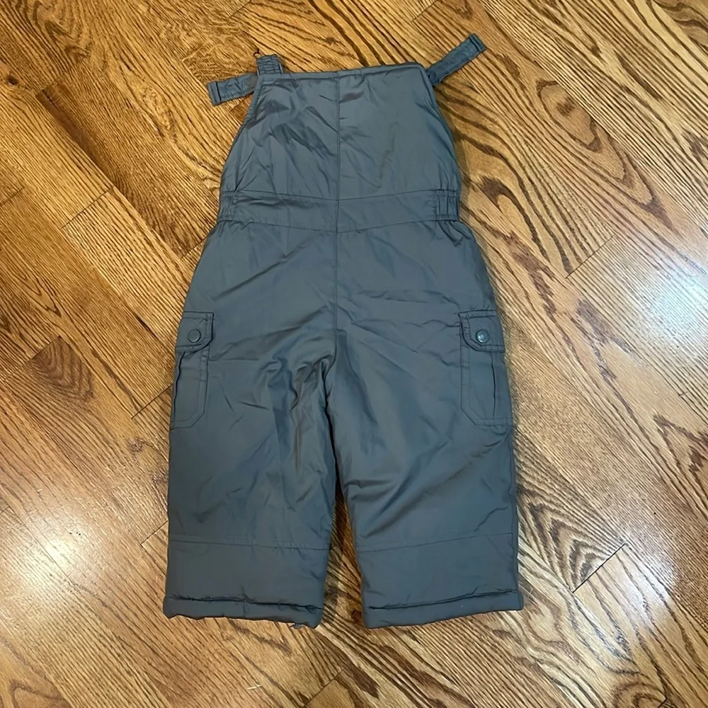 Kid’s Carter’s Brand Snow Bibs. Size 2T. Excellent to Like New Condition.